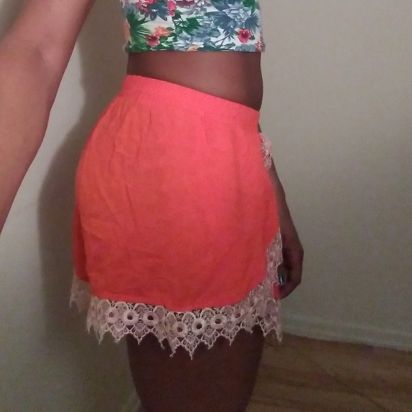 Uk2la orange shorts with lace trimmings - Picture 4 of 8